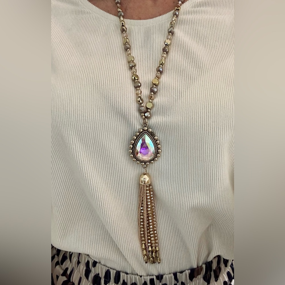 BNWT BOUTIQUE FASHION Teardrop Stone Tassel Statement Necklace